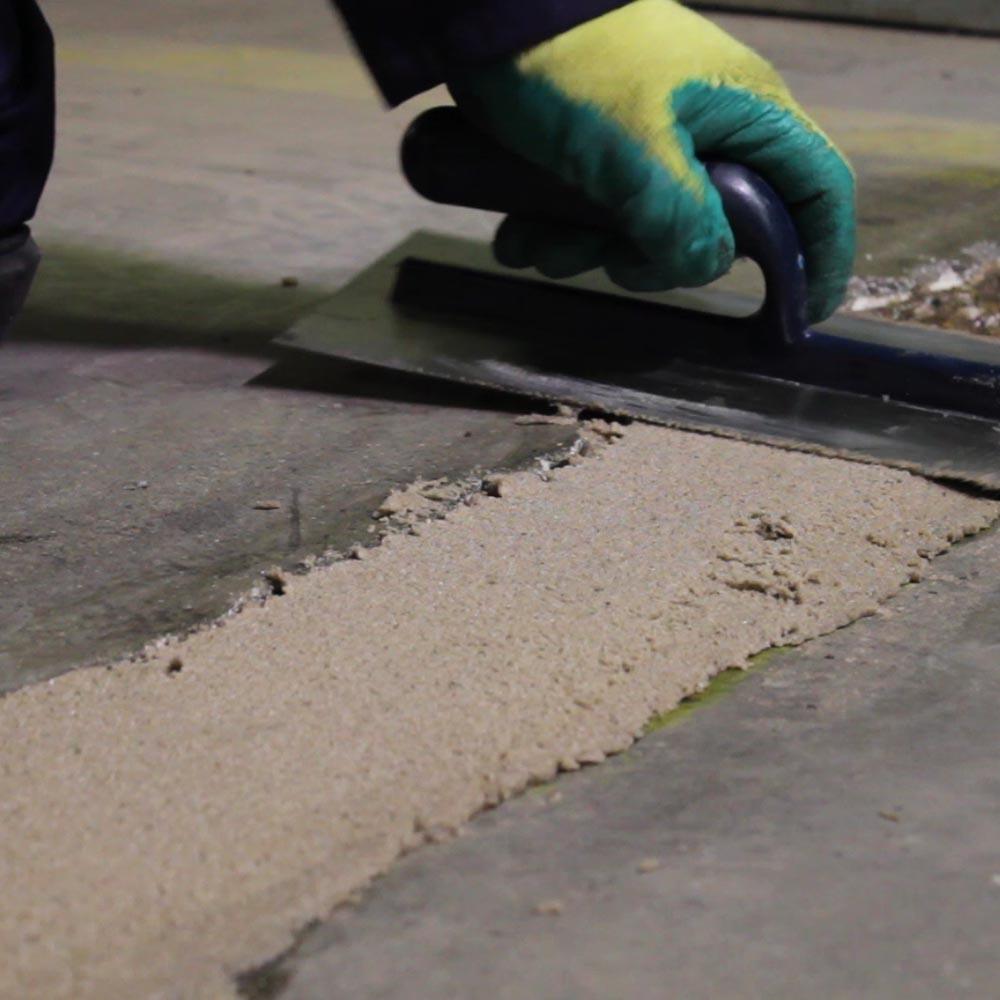 fast-Cure-Epoxy-Concrete-Repair-Mortar-Trowel